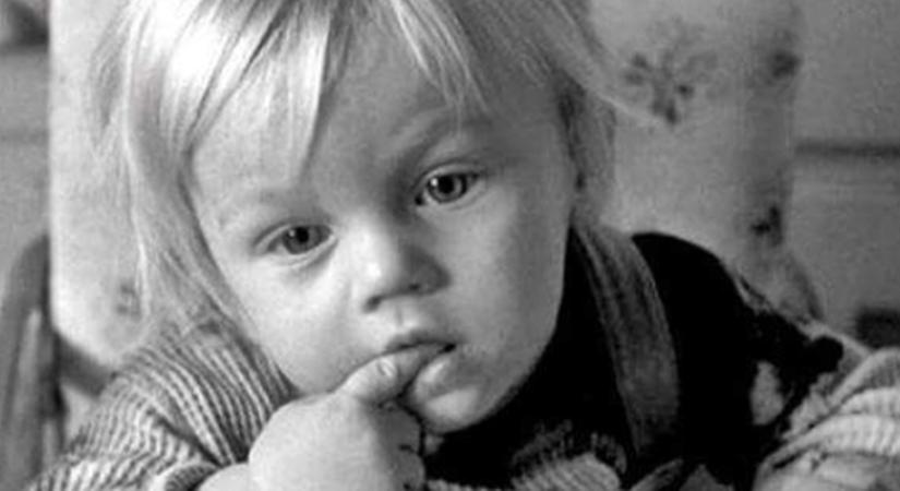 Felismered a képen látható cuki kisbabát? Most 51 évesen világhírű színész, hollywoodi szívtipró lett