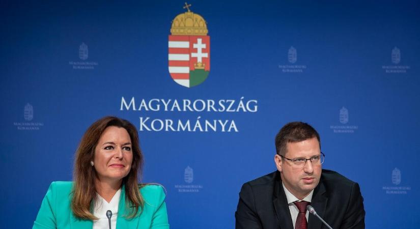 Kövesse a Kormányinfót percről-percre az Mforon!