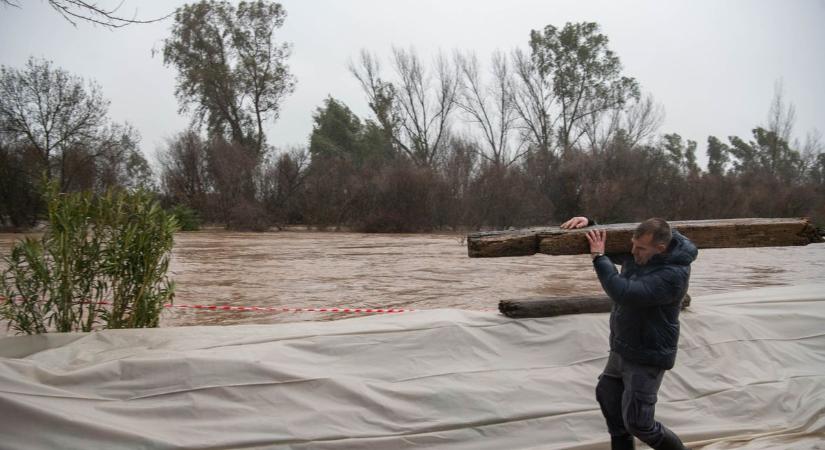 Súlyos esőzések az Ibériai-félszigeten: összeomlott egy viadukt Portugáliában