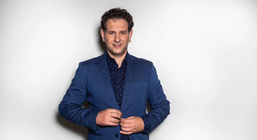 Élő adásban szólalt meg az ATV műsorvezető telefonja: különös az oka