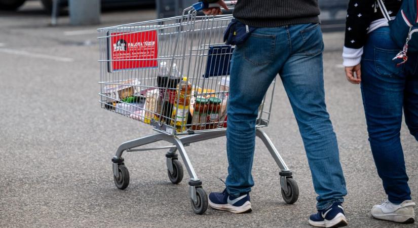 Meghosszabbította a kormány az árrésstopot