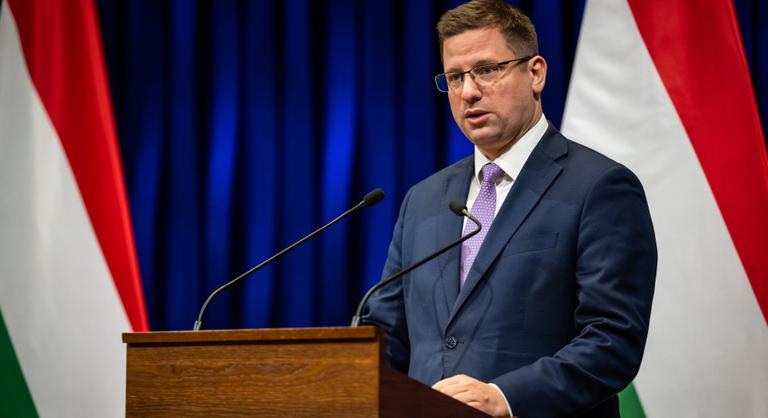 Gulyás Gergely: Katonai lerohanással fenyegetik Magyarországot - Gulyás Gergely és Vitályos Eszter tájékoztatója