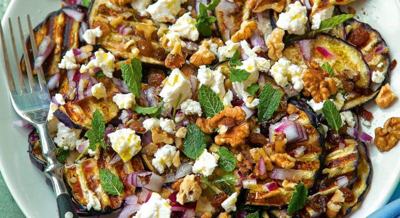 Marinált padlizsánsaláta dióval, mazsolával, fetával