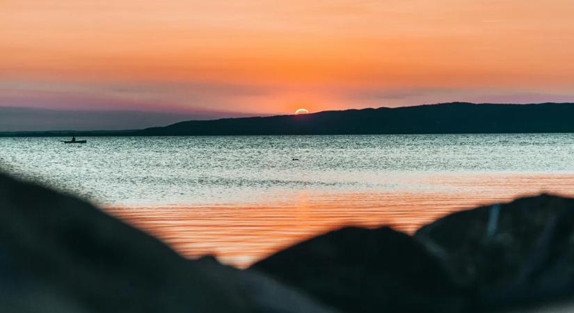 Veszélyesen csökken a Balaton vízszintje, lehet még nyáron strandolni?