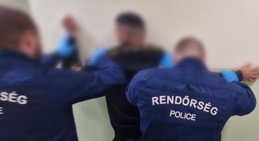Fatolvajt kerestek, rengeteg droggyanús anyagot találtak Derecskén a rendőrök – videóval