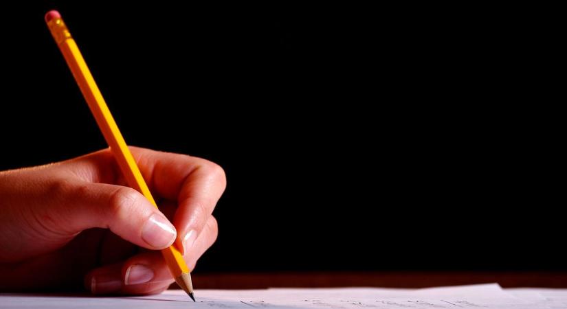 Irodalmi pályázat: középiskolások verseit, prózáit várják szerte a Kárpát-medencéből