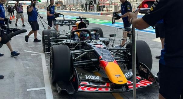 Bajba került a Mercedes és a Red Bull is Bahreinben