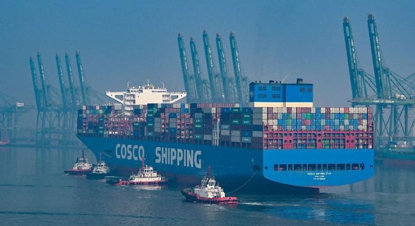 Mintha nem is lenne vámháború, úgy pörögnek a kínai gyárak és kikötők