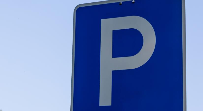 Itt a bejelentés, eltörlik a mobilparkolás kényelmi díját Magyarországon