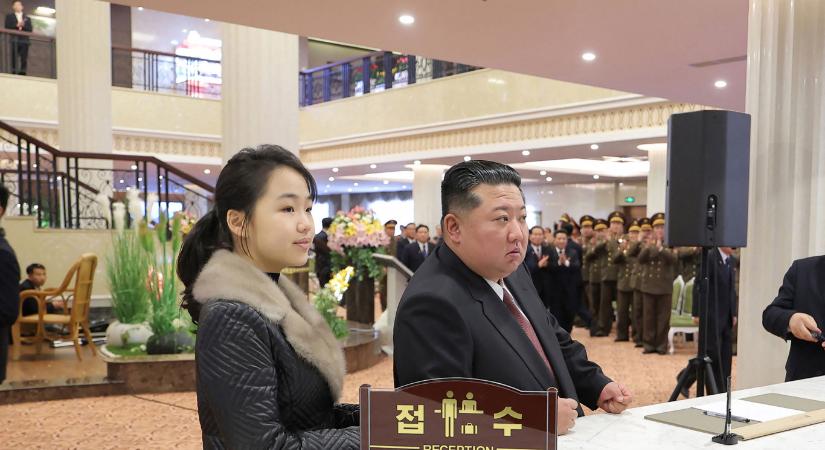 A dél-koreai hírszerzés szerint Kim Dzsongun tinédzser lányát jelölte ki örökösének