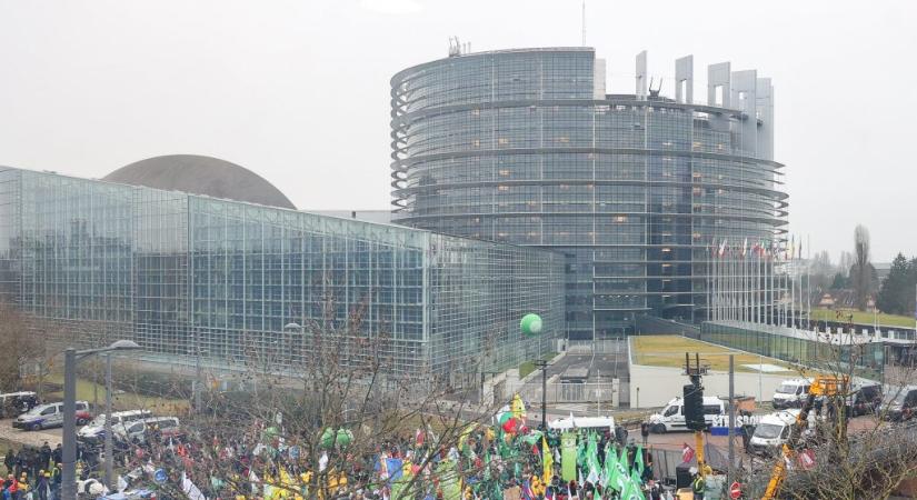 EU-s Főtanácsnoki javaslat alapján a már felszabadított uniós pénzeket is vissza kellene fizetnie Magyarországnak