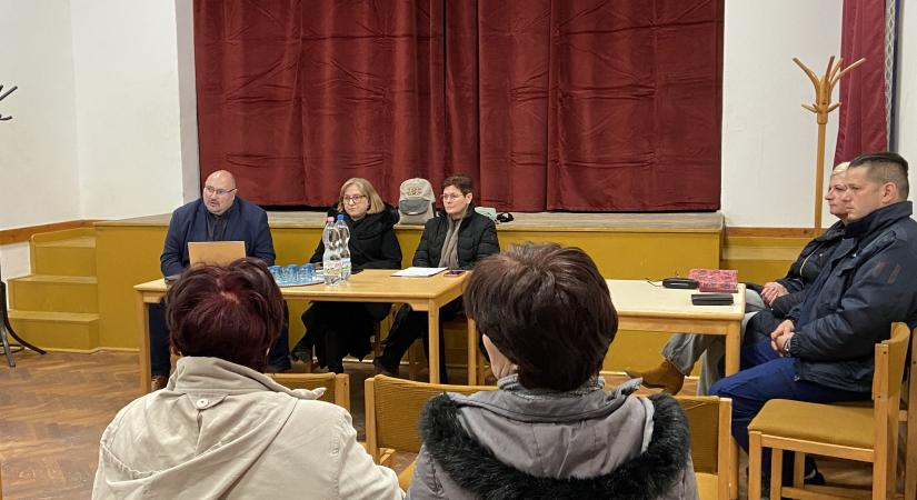Az utak állapota, és az orvosi rendelő témája kerültek elő a tabáni–tarjáni lakossági fórumon