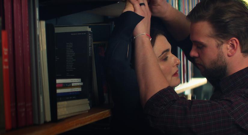 Márciusban a Netflixen: Szexi sorozattal jön Rachel Weisz, itt a Vladimir magyar feliratos előzetese!