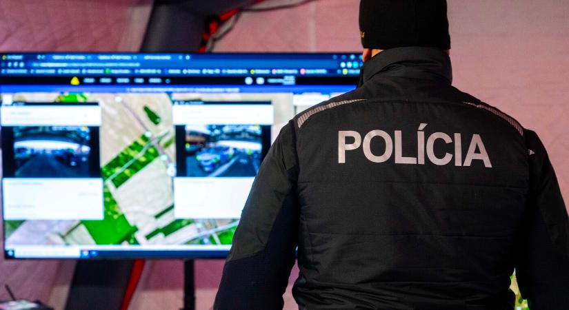 Felháborodtak a rendőrök, csökkent a fizetésük a megszorítások miatt