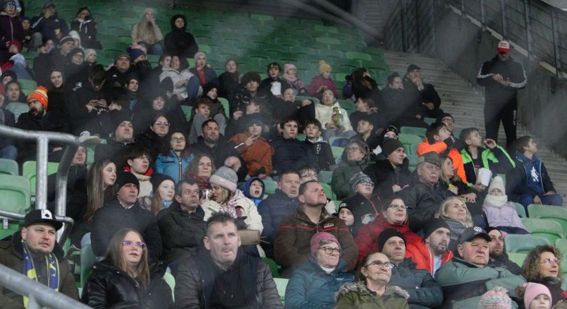 Képeken a népes csákvári szurkolótábor (galéria)