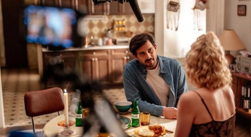 Apa és fia együtt a filmvásznon: Szabó Kimmel Tamás kisfia mindenkit levett a lábáról a Beléd estem forgatásán