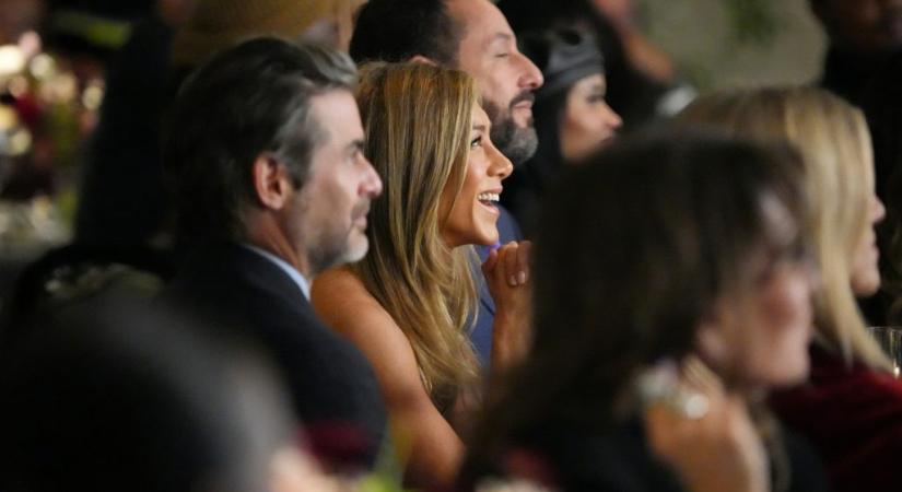 Jennifer Anistont csókolózós fotóval köszöntötte a párja