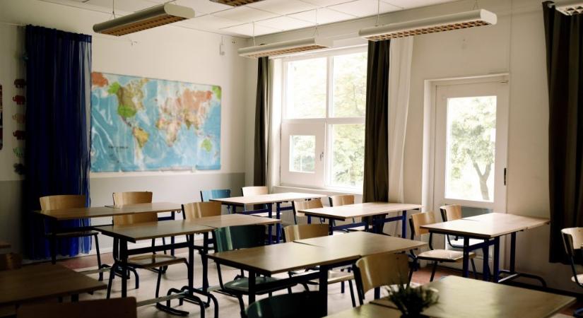 „Senkiházi köcsögnek nevezett, és úgy kiabált, hogy még a nyála is fröcsögött” – vallotta az igazgatóhelyettesnek ököllel eső diák