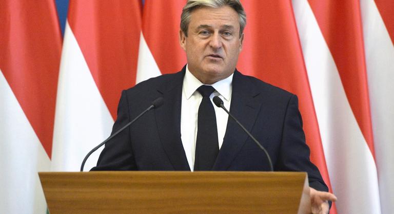 A magyar nyugdíjasoktól a Shell-vezér is megijedt, a fesztiválokon pedig hiába zengett, hogy „Mocskos Fidesz!”