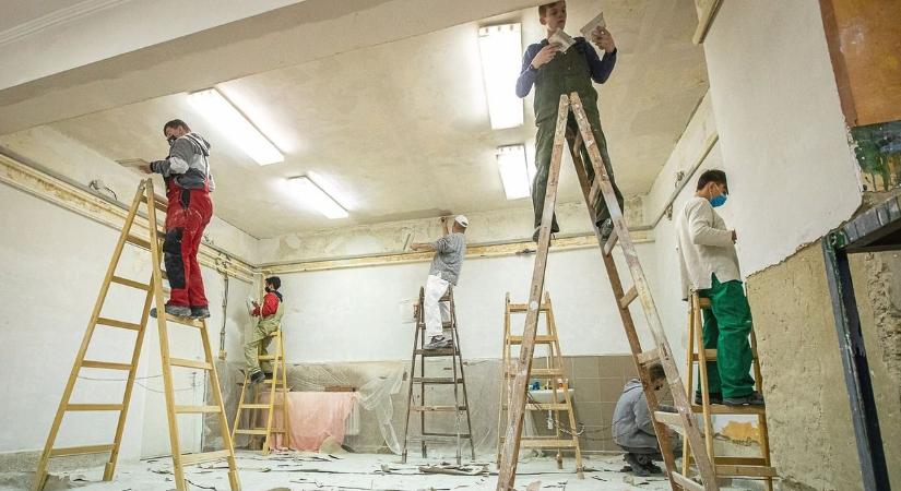 A béremelés sokaknak csak álom – mi lehet a megoldás?