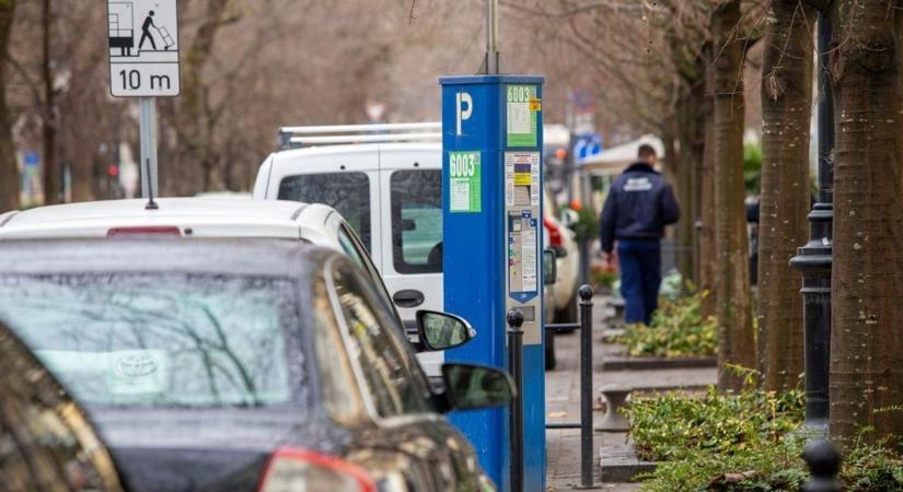 Megszűnik egy bosszantó extra költség – ennek minden magyar autós örülni fog!