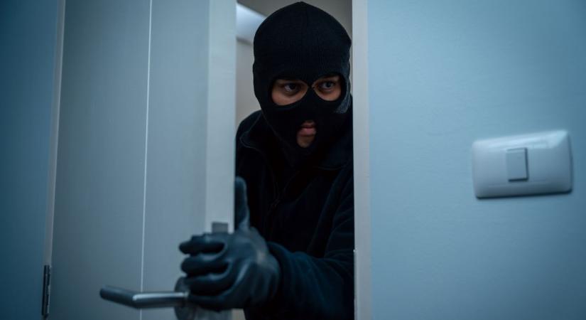 Éjjel tört be idős szomszédjához, rablás kísérlete miatt ítélték el