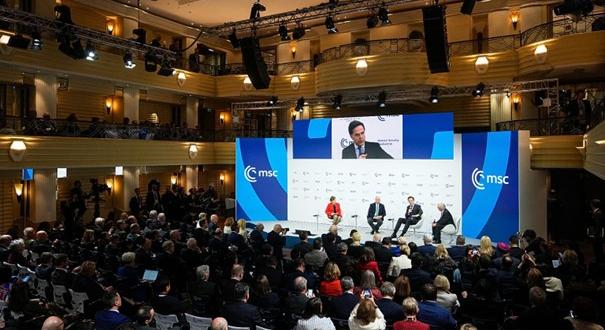 Három királyság románca – mit keres itt Orbán Viktor?