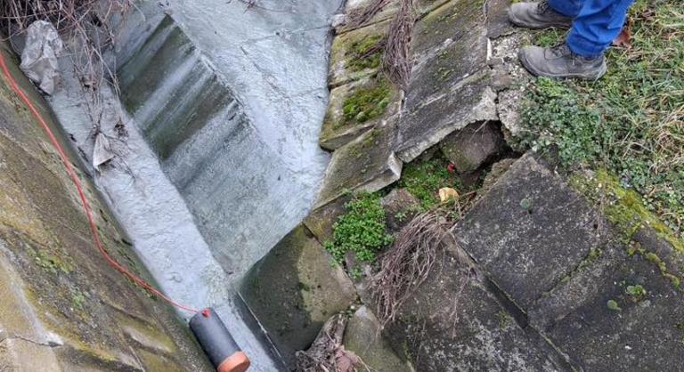 Ismeretlen eredetű szennyeződés szivárog a tatabányai ipari parkban