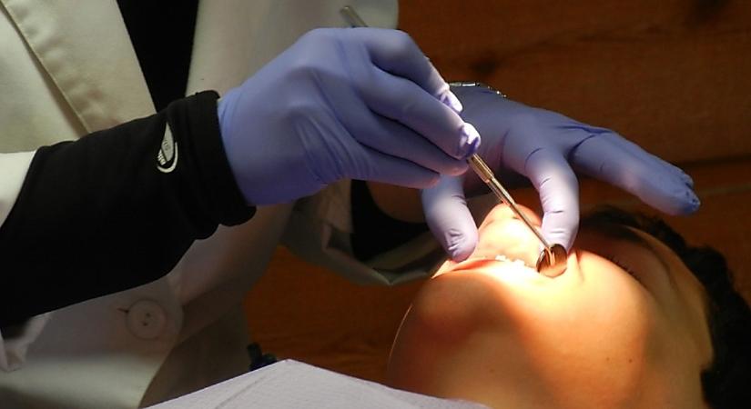 Fogat húztak fogorvosi képzettség nélkül: elítélték a hajdú-bihari kuruzslókat