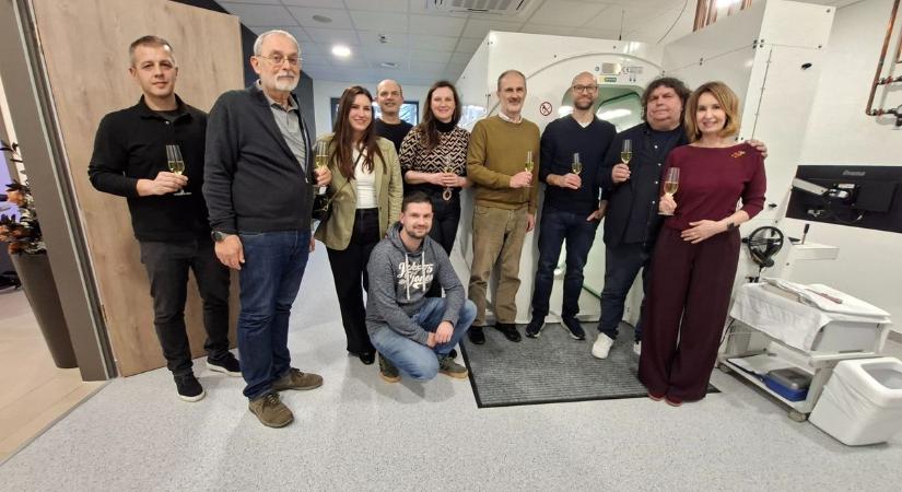 Új távlatok a határon átnyúló gyógyításban. Szlovén sebészek tanultak a zalai egészségügyi központban