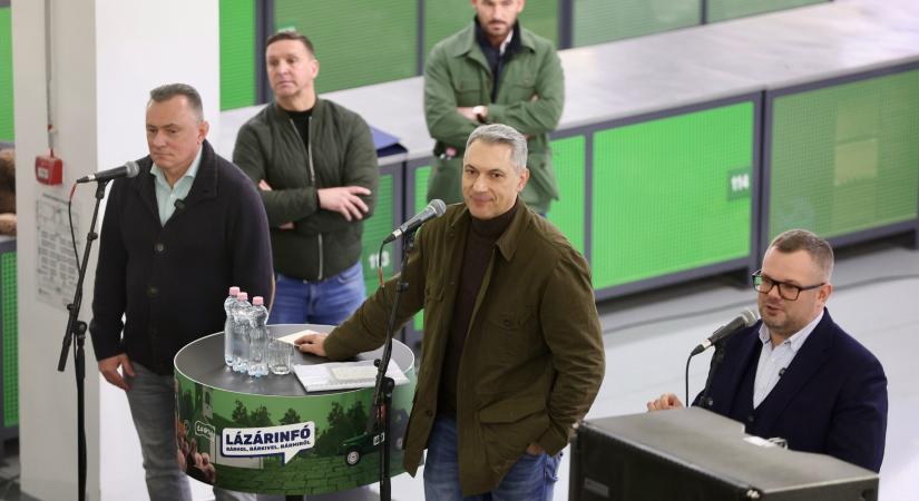 Nyugalomra intett a feszült hangulatú fórumon a rendkívül higgadt Lázár János