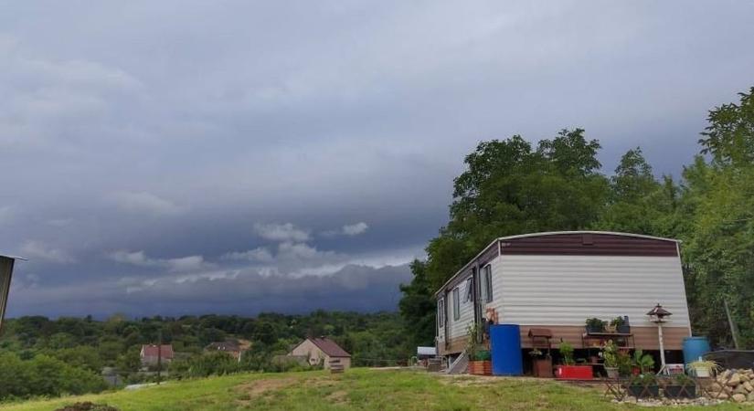 Mobilház eladó bakonyi kilátással, egy cseppnyi paradicsom csodás helyen és jó áron (képgaléria)