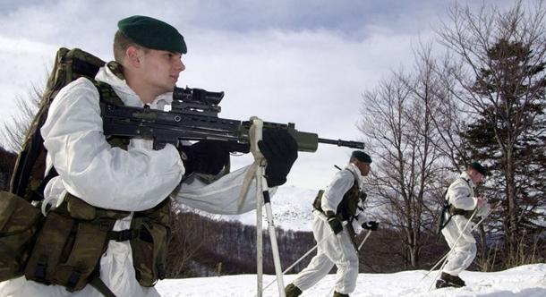 Orosz fenyegetés miatt megerősíti norvégiai katonai jelenlétét Nagy-Britannia