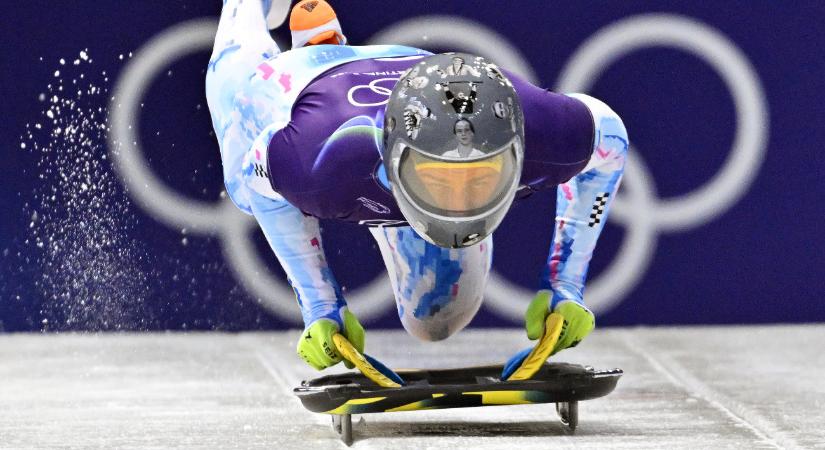 Zokogott a NOB-elnök, de kizárták a sisakján az ukrán háborús áldozatokra emlékező sportolót – képek