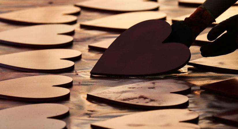 Virág, óvszer és burger: ezeket rendeljük Valentin-napon