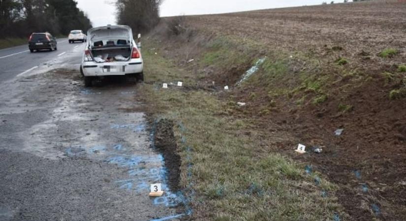 Szemtanúkat keres a rendőrség: egy fehér autó okozhatta a durva borulást, majd megállás nélkül továbbhajtott!