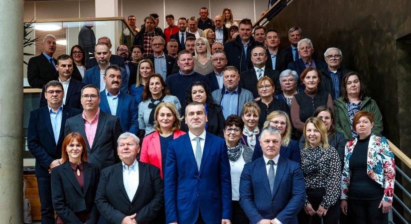 Bizalmi kapcsolat a polgármesterek között – megújulás előtt a rendszer? (galériavideó)