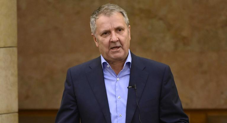 Balesetet szenvedett Molnár Gyula, súlyos állapotban került kórházba a DK jelöltje