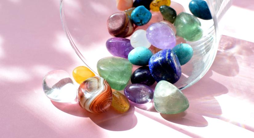 Ezekkel a kristályokkal és spirituális szimbólumokkal megvédheted az energiádat