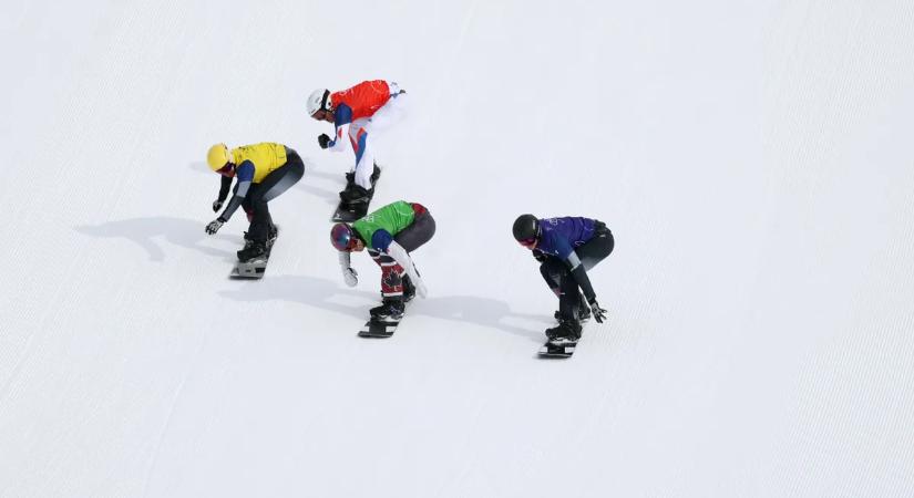 A célfotó döntött a férfi hódeszkások krossz versenyszámában