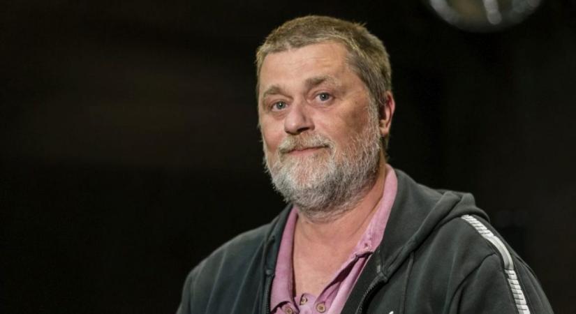 Urbánt felkérték igazgatónak, majd nem kívánatosnak minősítették