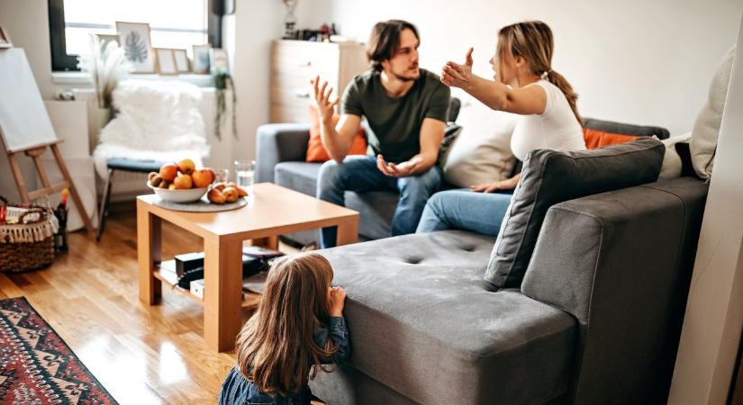 Teljesen tabutéma lett az anyagiakból 2026-ra: még a saját párjuk elől is titkolóznak a magyarok