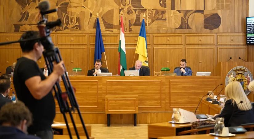 A mesterséges intelligenciától kért spórolási javaslatokat egy fideszes képviselő a pécsi költségvetés vitájában