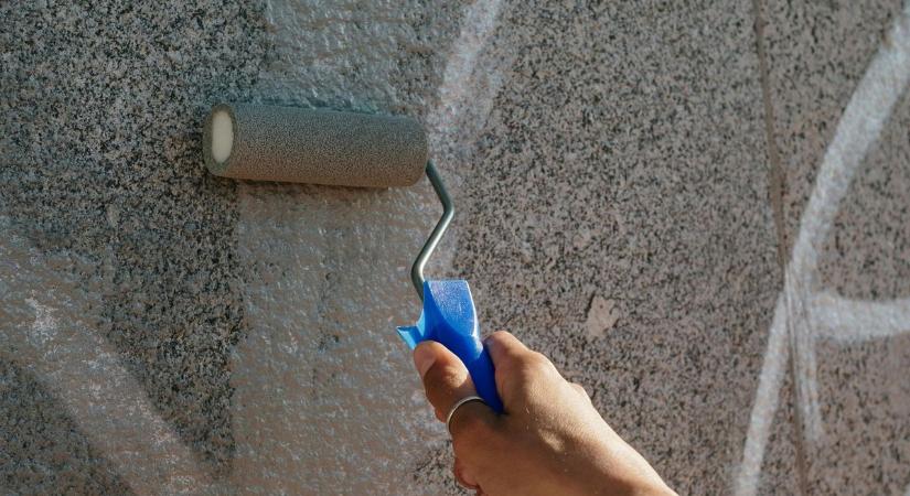 Alpári falfirkákkal ajándékozta meg haragosát, több mint félmilliós kárt okozott