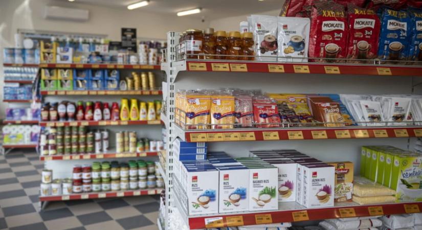 Egyeztetés nélkül jött az újabb árrésstop-hosszabbítás, nem örülnek a boltok