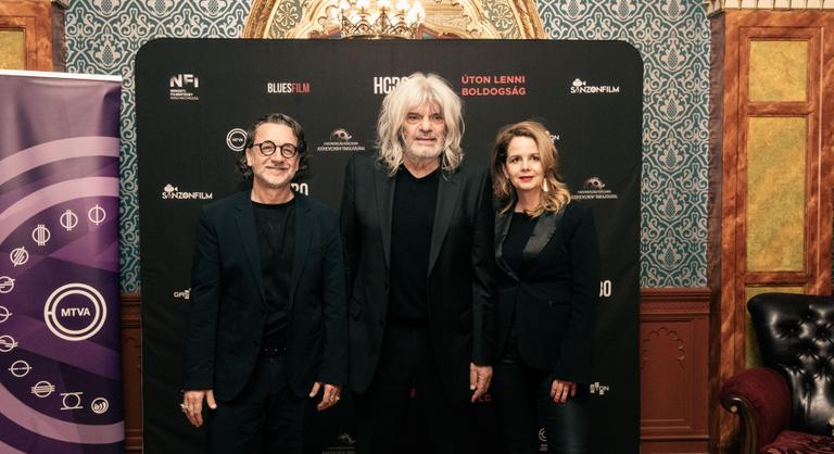 Cserhalmi György az ország legpocsékabb énekesének nevezte Hobót, és mi ezt is szerettük