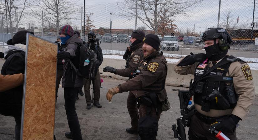 A Trump-kormány leállítja az ICE-ügynökök minnesotai bevetését