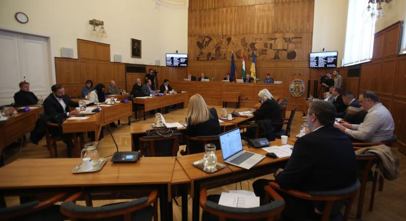 Már a nyár előtt csődbe viheti a baloldal Pécset