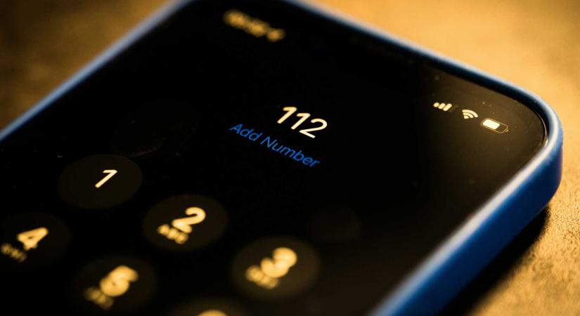 Sok a telefonbetyár: 500 büntetés Háromszéken hamis segélyhívások miatt