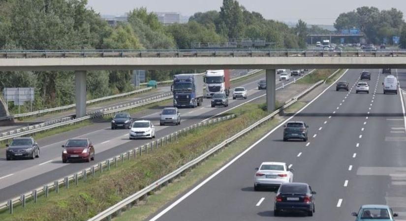 Nagy fordulat jön az utakon, életbe lép a cipzár-elv kötelező használata